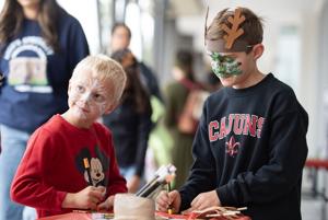 Children Enjoy Free Santa Sleigh Rides at Lafayette Shopping Center