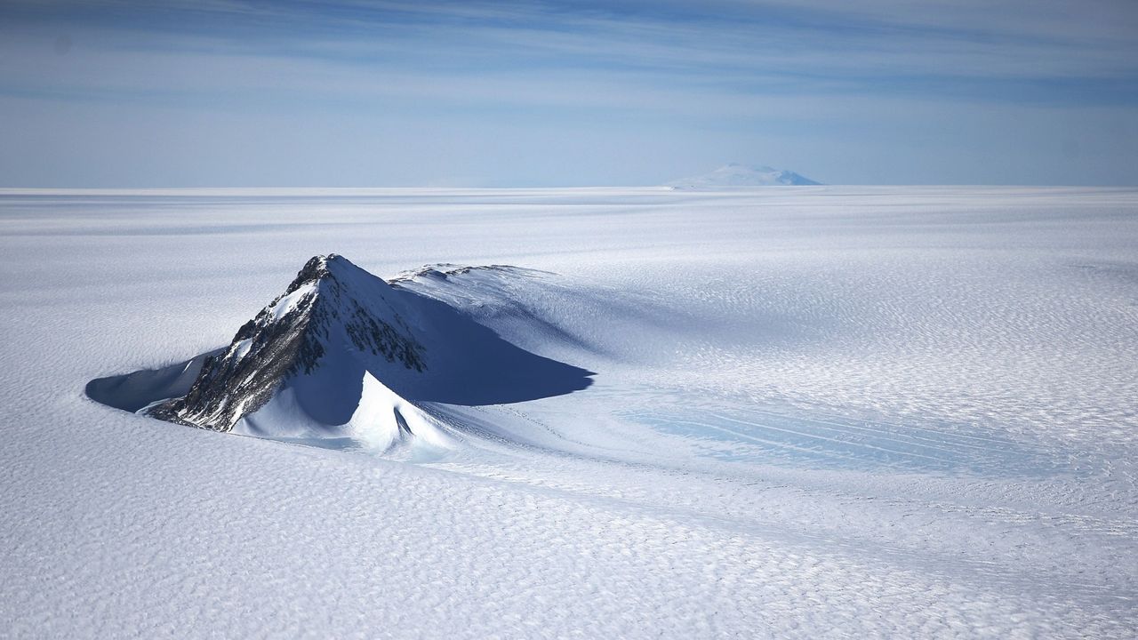 Antarctica’s Gravity Anomaly Sheds Light on Earth’s Interior Dynamics
